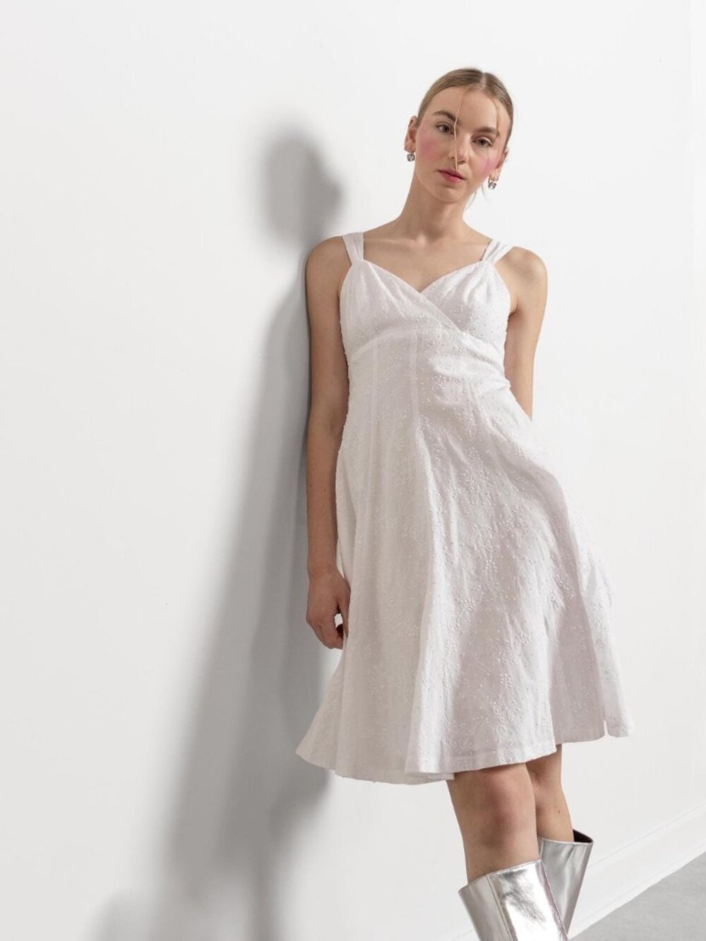 WHITE COTTON EMBROIDERED Dress Vintage Summer Sun / Small